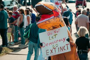 États-Unis : la vague progressiste déferle aux primaires démocrates