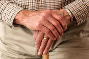 Retraite: la gauche emporte une victoire, l’âge légal ne monte plus jusqu’en 2028